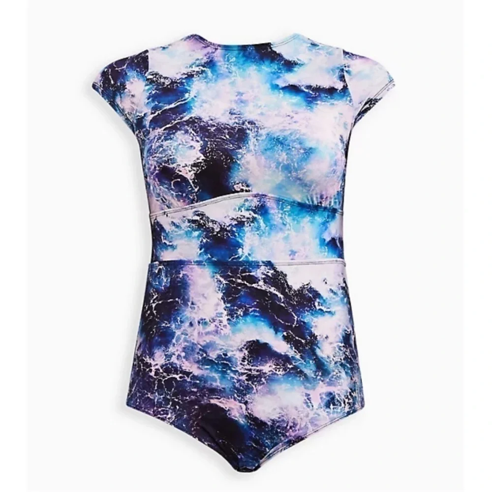 NWT Torrid Active Wireless Scoop Back One Piece Swimsuit in Ocean Waves
